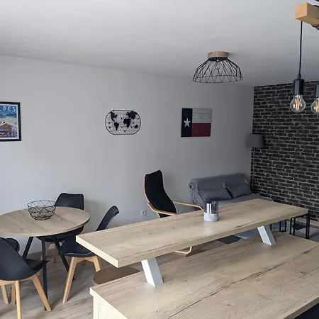 Agreable T2 Dernier Etage Avec Balcon & Parking - Europole Apartment
