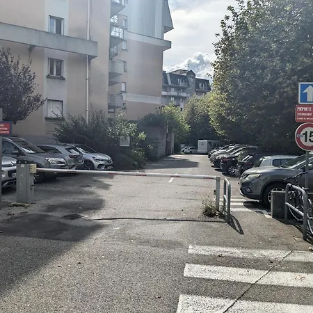 Agreable T2 Dernier Etage Avec Balcon & Parking - Europole Appartement *
