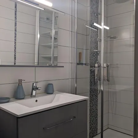 Apartment Agreable T2 Dernier Etage Avec Balcon & Parking - Europole